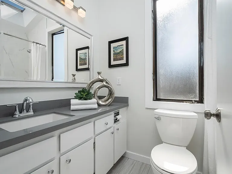 2nd Floor Bathroom