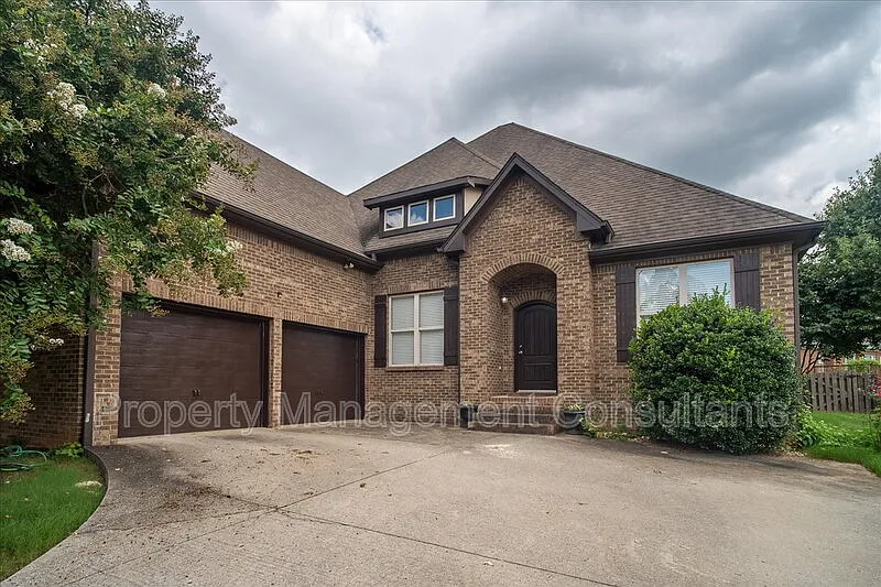 4 bed, 2.0 bath, 2830 sqft, $2,600 — Photo 4