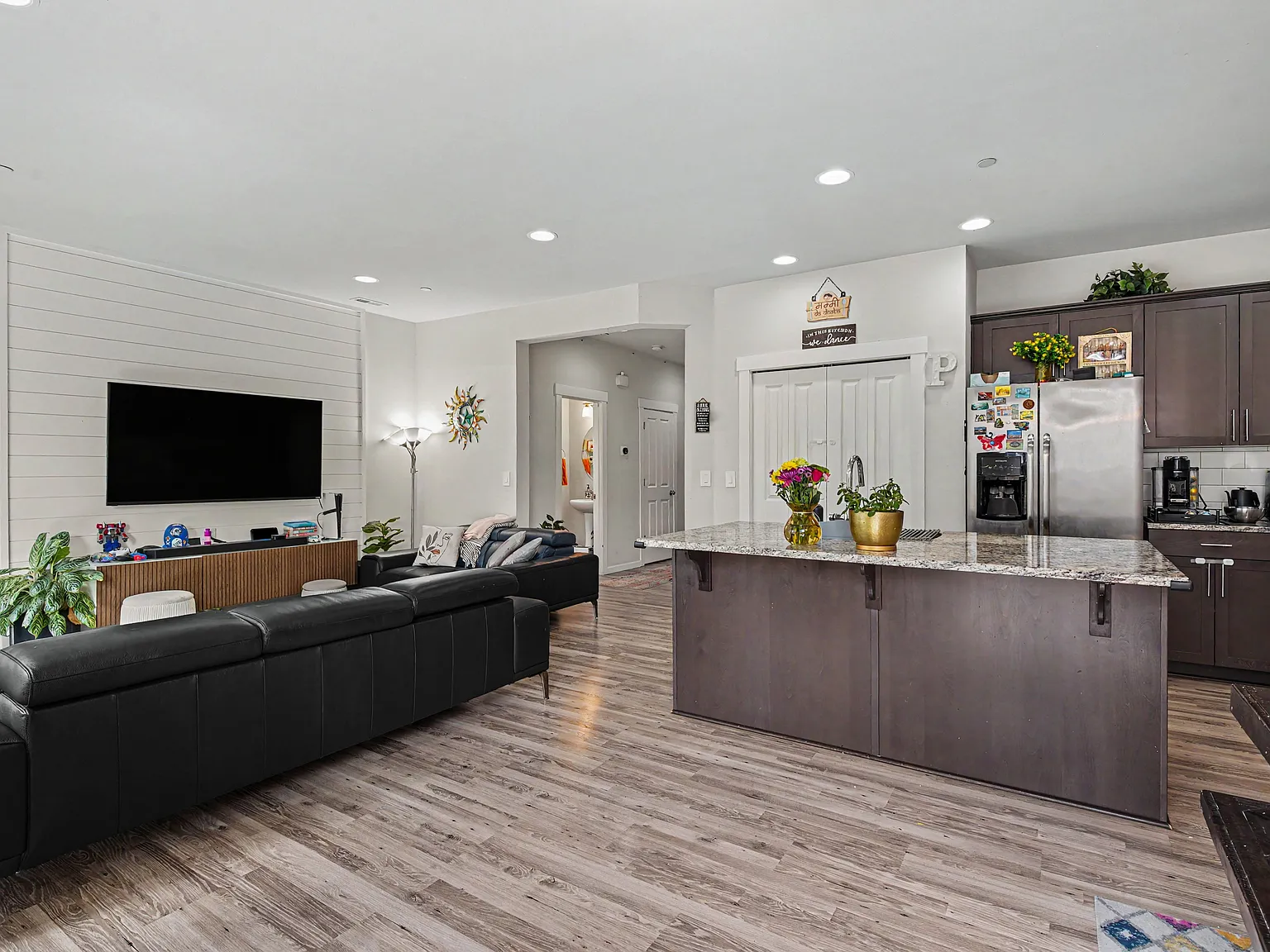 4 bed, 2.5 bath, 1744 sqft, $3,200 — Photo 4