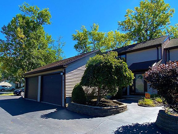 2nd image of 903 Charlesgate Cir