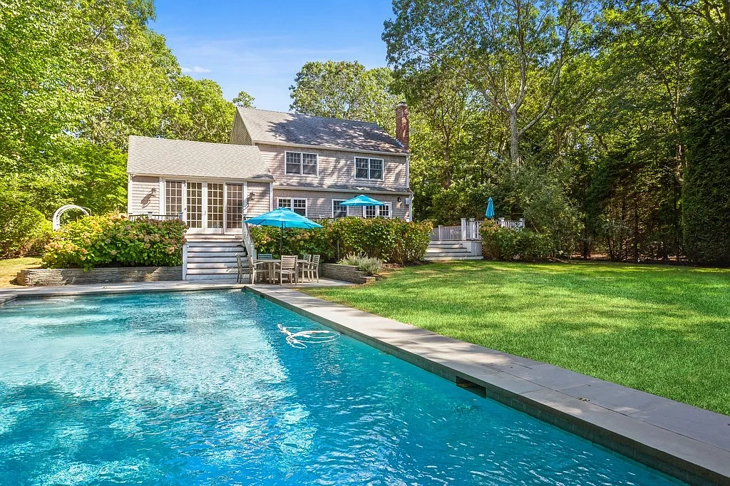 Charming East Hampton Retreat with Pool — Photo 2