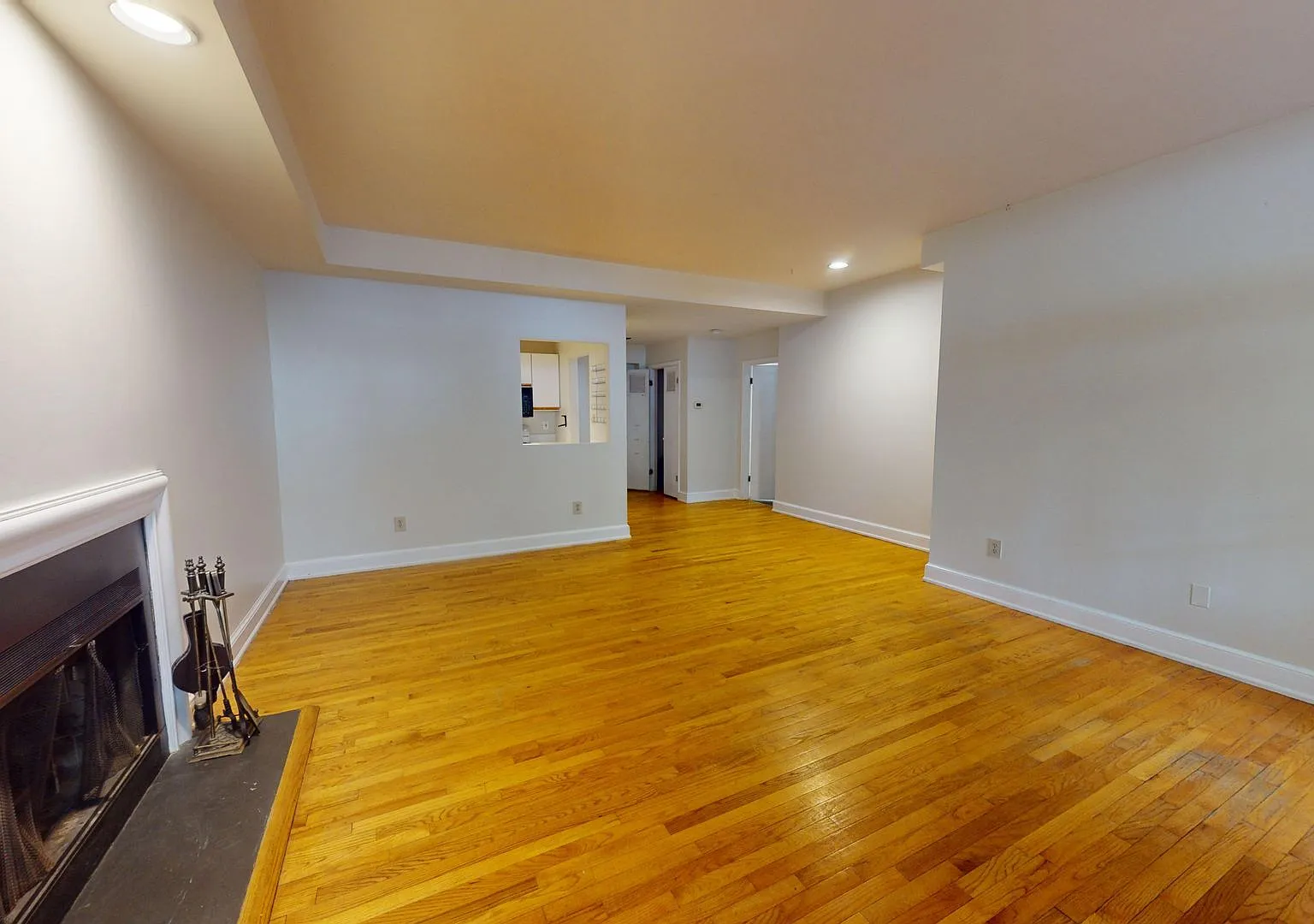 Capitol Hill 2 bedroom in Historic Building with Private Patio! — Photo 4