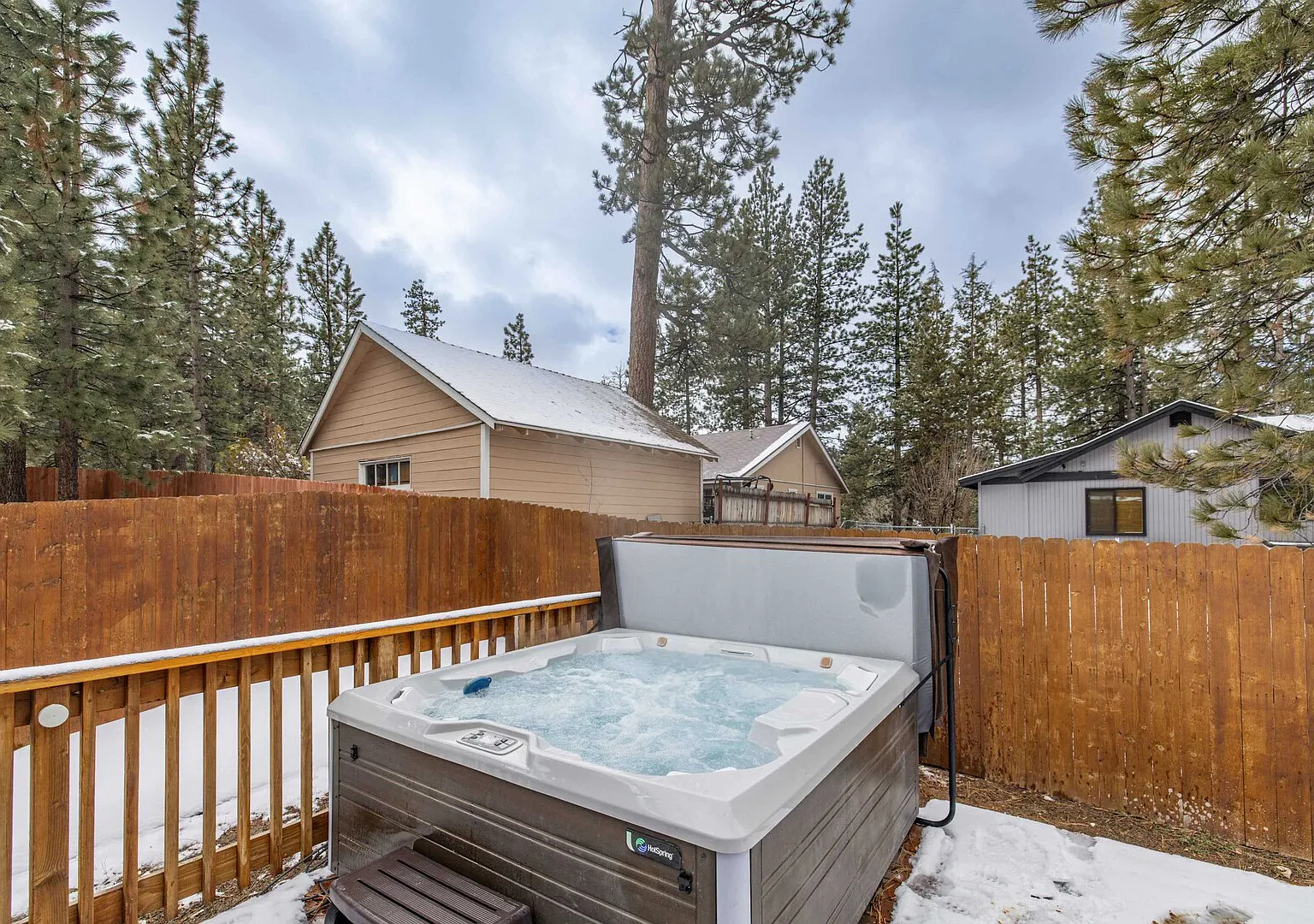 Chic Cabin Retreat with Hot Tub Big Bear — Photo 2