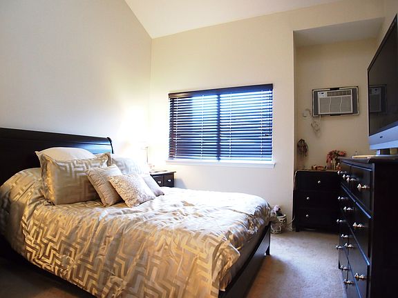 5th image of 360 Barlow Ave APT 25A