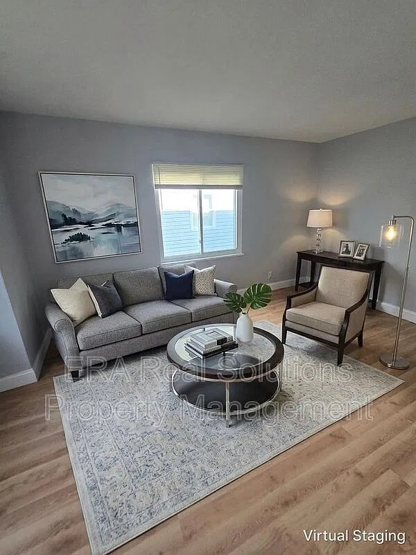 2 bed, 1.0 bath, 819 sqft, $975 — Photo 2