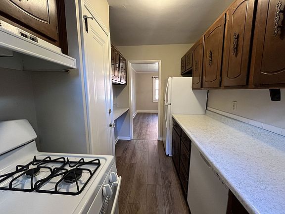 4th image of 105 Race St Floor 1