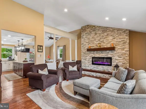 672 Killdeer Ln, Huntingdon Valley, PA 19006