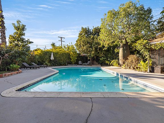 5th image of 12637 Emelita St