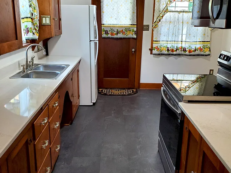 1126 Rainier Ave — Photo 12