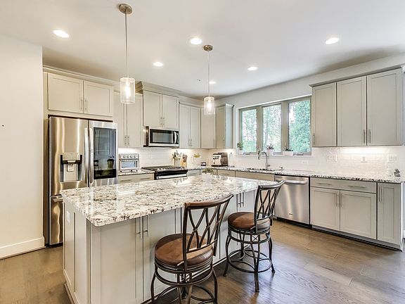 4th image of 5004 Oakmoore Dr