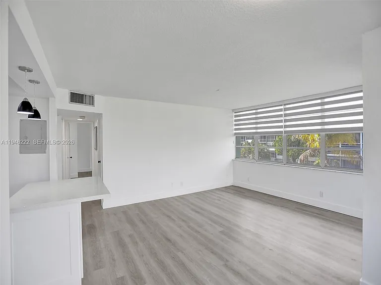 2771 Taft St — Photo 5