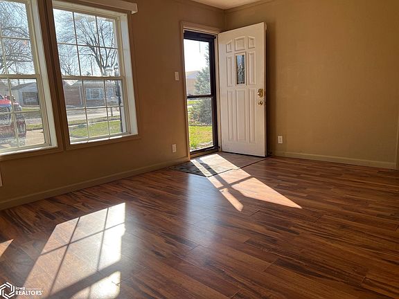 3rd image of 405 Cottage Grove Ave