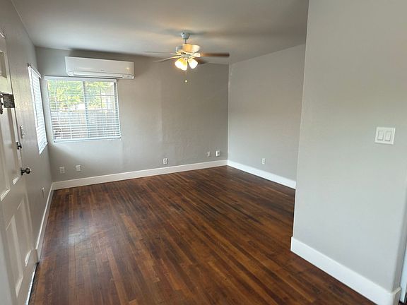 2nd image of 4555-4557 36th St #4555
