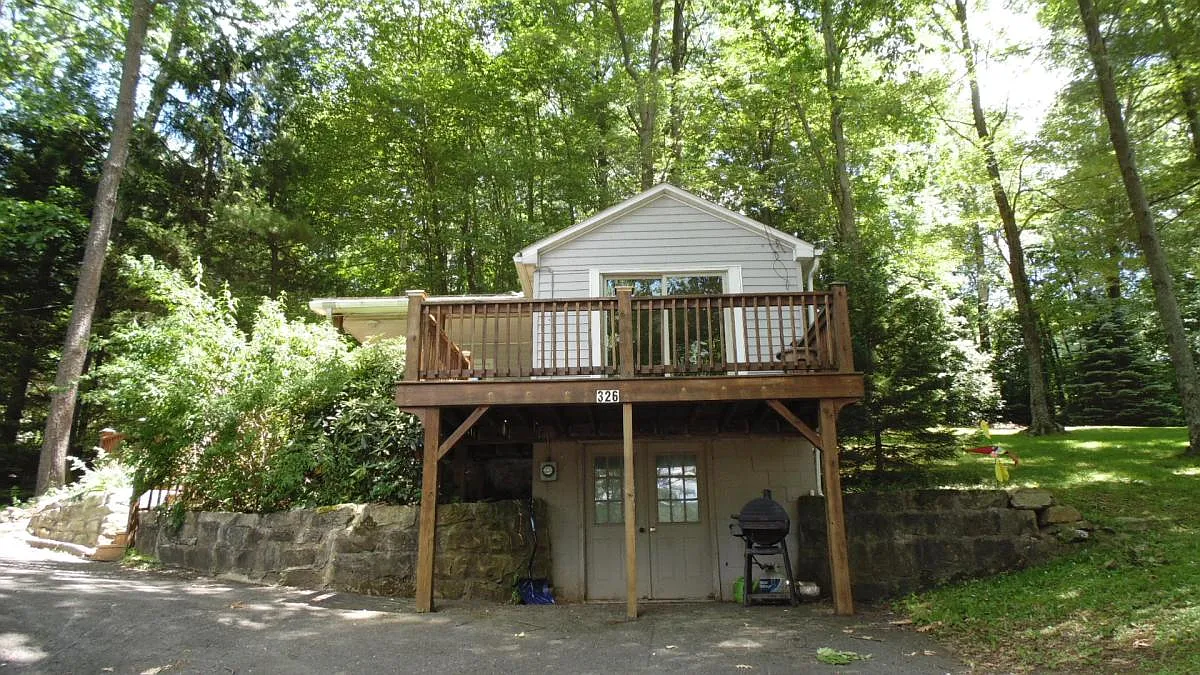 326 Deep Creek Dr photo 1