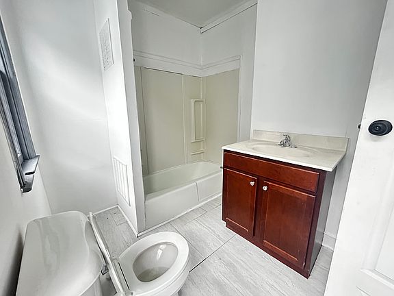 2nd image of 63-65 Waldorf Pl #2