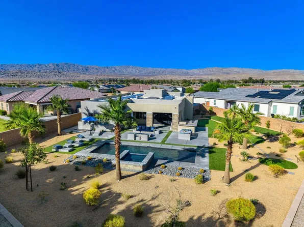 74425 Zeppelin Dr, Palm Desert, CA 92211