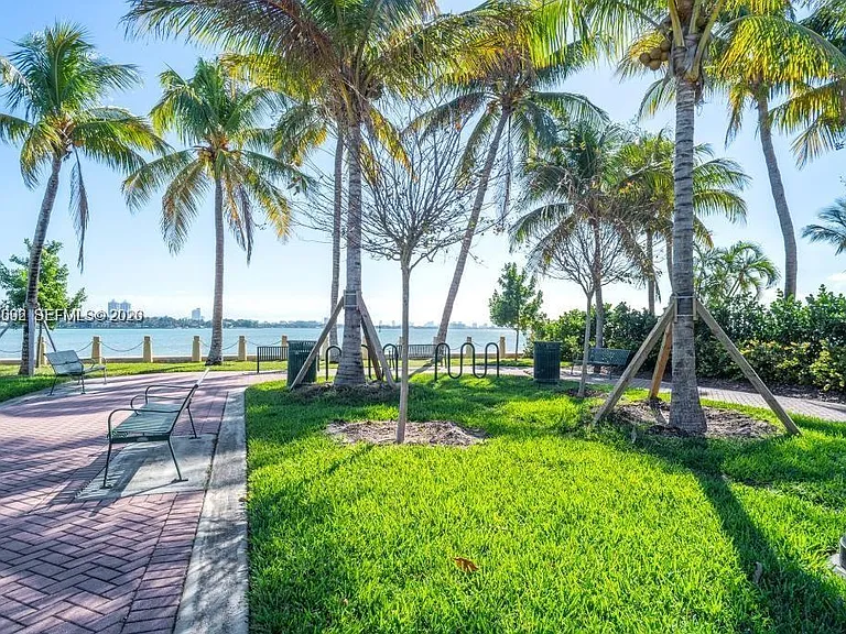 1123 Bay Dr — Photo 45