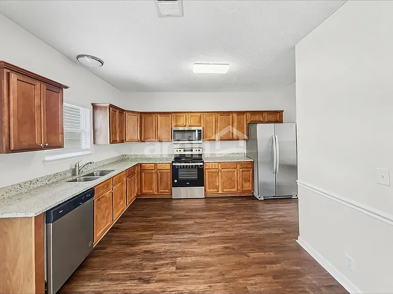 305 Schoolhouse Ct — Photo 3