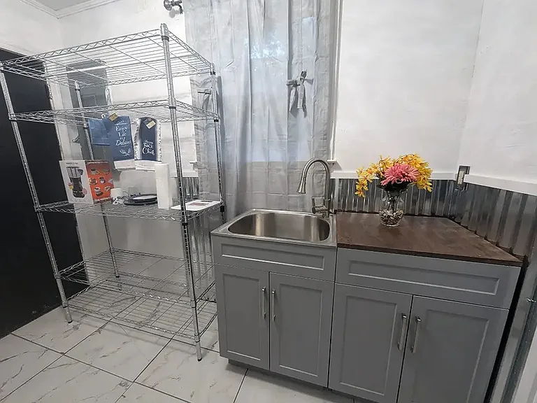 2115 Hazelhurst Ave #B — Photo 3