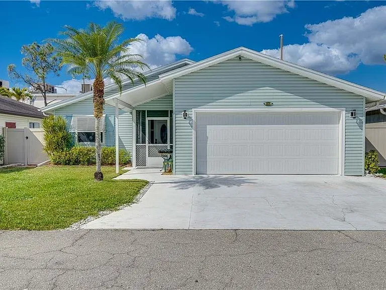 5671 Longleaf Dr — Photo 2