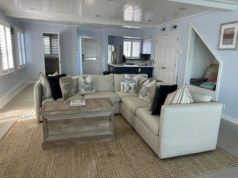 2149 Fairfield Beach Rd — Photo 9
