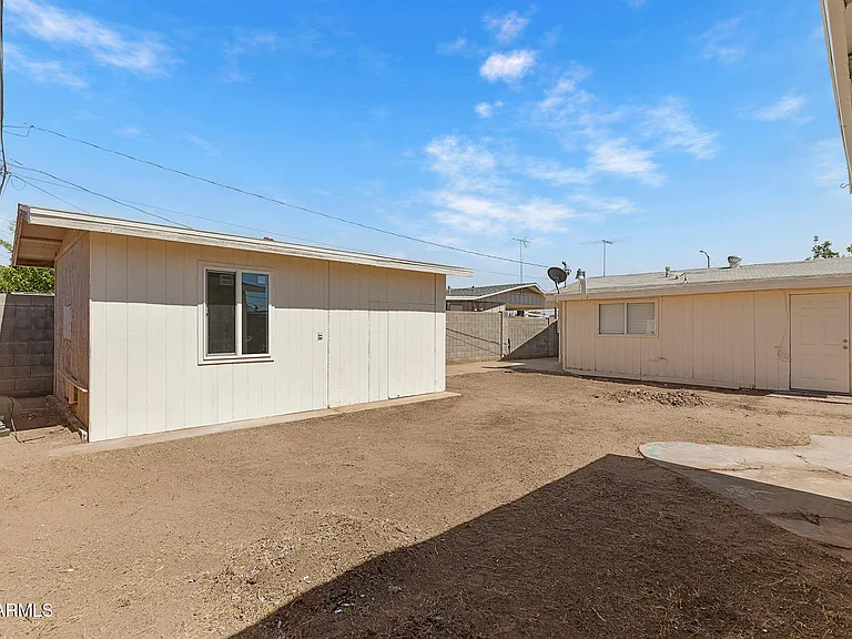 2246 W Sierra St — Photo 35