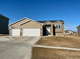 4526 Normandy St, Bismarck, ND 58503
