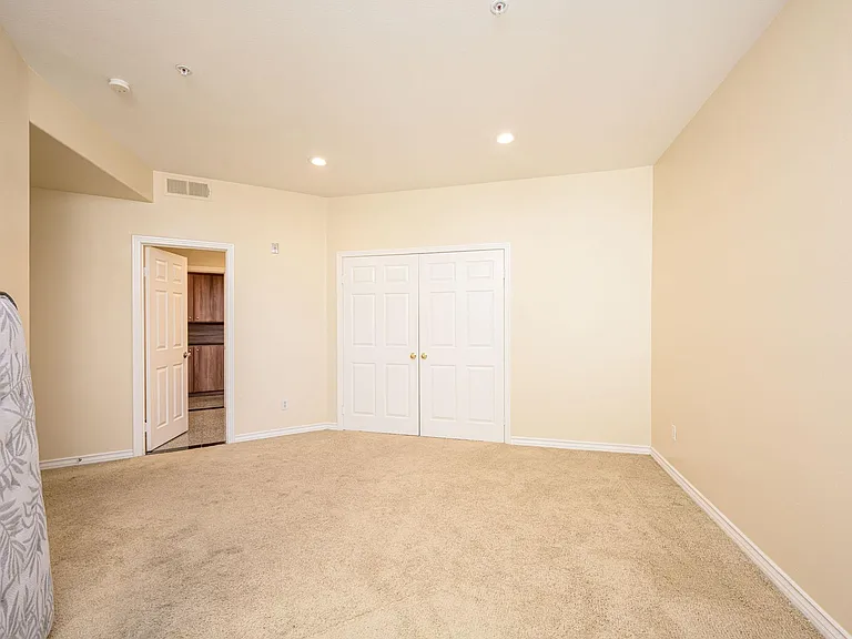 2233 Martin #307 — Photo 27