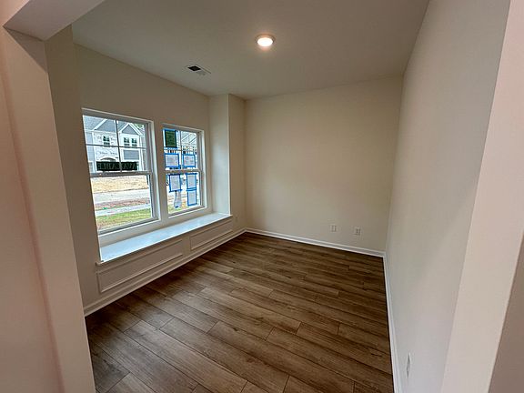 4th image of 738 Fountainbrook Ln