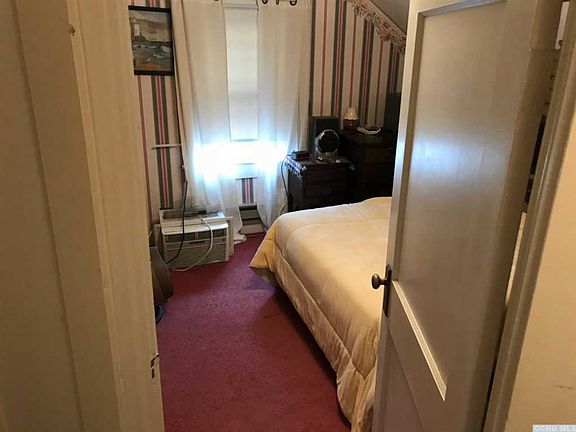 5th image of 8 E Marie St