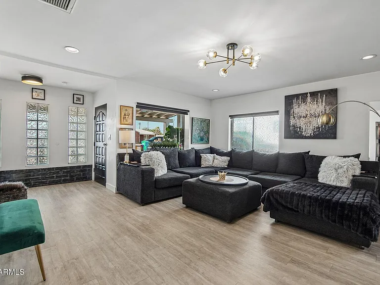 1725 E Verde Ln — Photo 8
