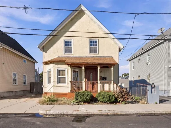 39 Hillwood St, Providence, RI 02909