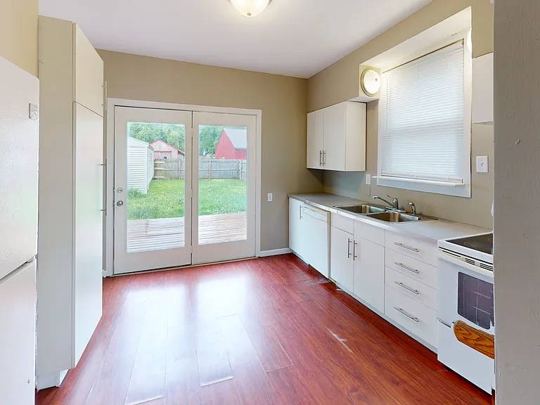 1113 S Galena Ave — Photo 4