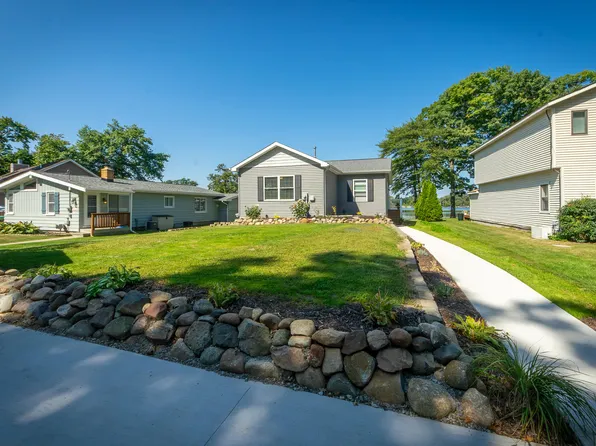 8852 Charbane Ave, White Lake, MI 48386