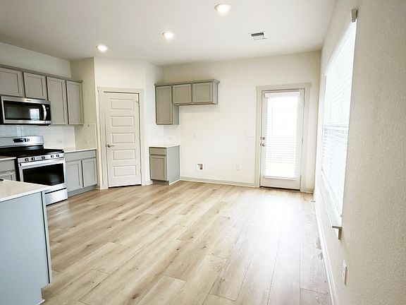 3rd image of 10705 Meris Ln