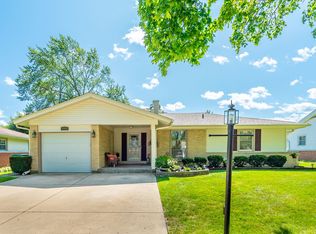 509 Briarwood Ln, Elk Grove Village, IL 60007