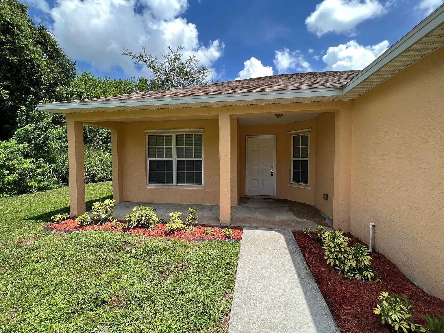 3 bed, 1306 sqft, $2,000 — Photo 3