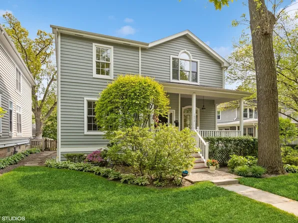 1040 Spruce St, Winnetka, IL 60093