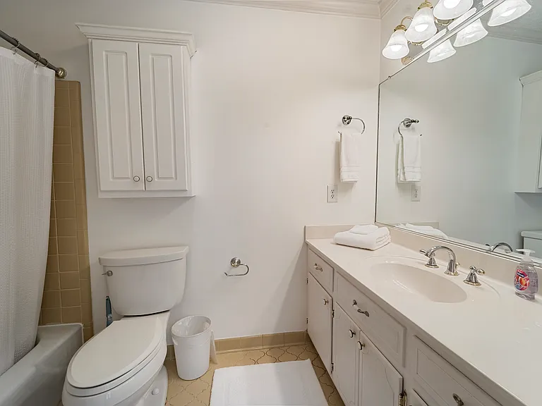 605 Regent Rd — Photo 12