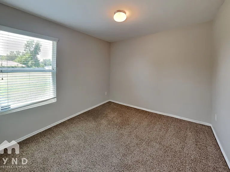 1724 Lanesboro Dr — Photo 12