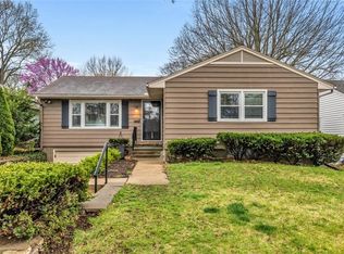 2921 W 49th St, Westwood, KS 66205