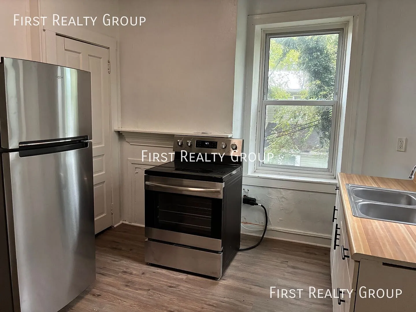 1 Bedroom Upstairs Apartment for Rent, Move in Ready! — Photo 3