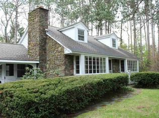 21 Chestnut Hill Rd S, Loudonville, NY 12211