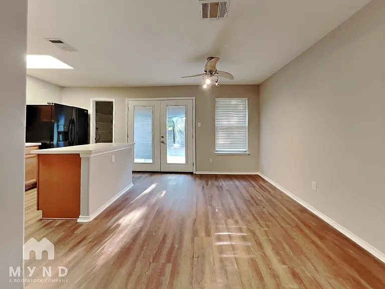 1001 Apollo Cir — Photo 3