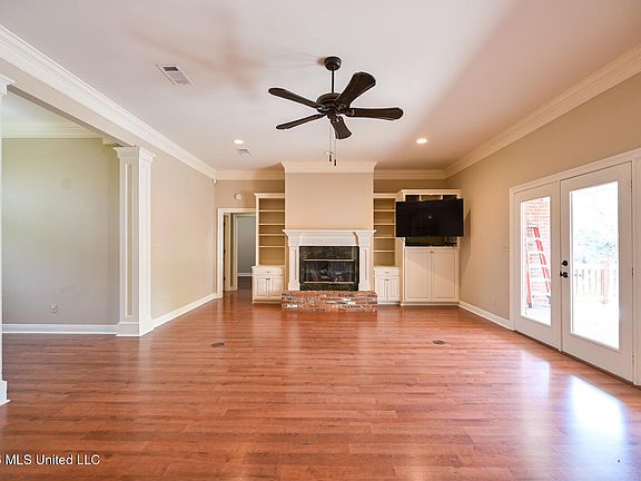 3rd image of 25 Lawrence Rd