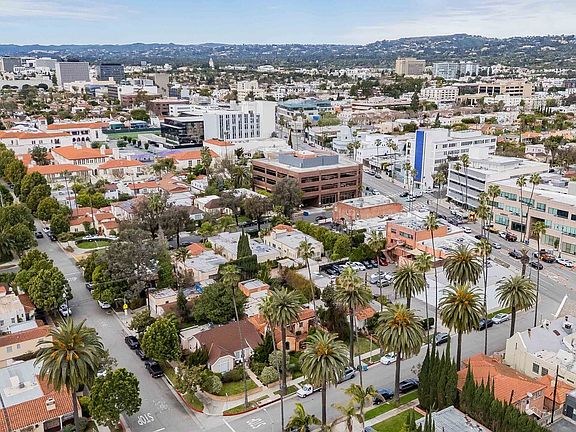 3rd image of 127 S Carson Rd