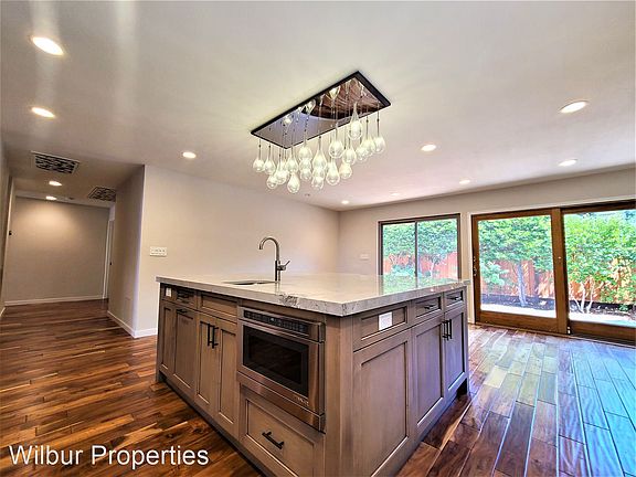 5th image of 411 Montwood Cir