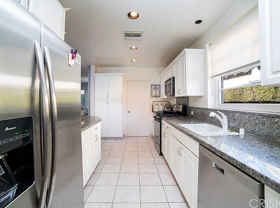 Ample and clean kitchen, with New Refrigerator, New Dishwasher, New Microwave, New Stove