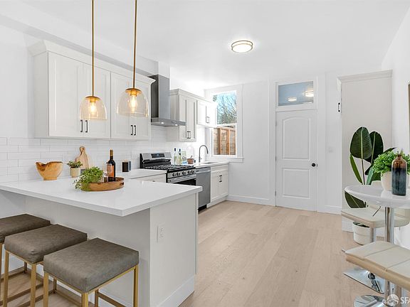 4th image of 1060 Noe St #1064