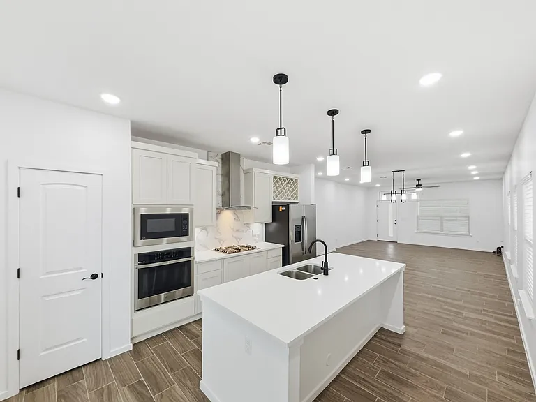 15113 Ambition Ave — Photo 10